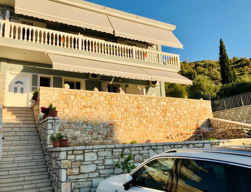 Artur Apartments Himare Eksteriør bilde
