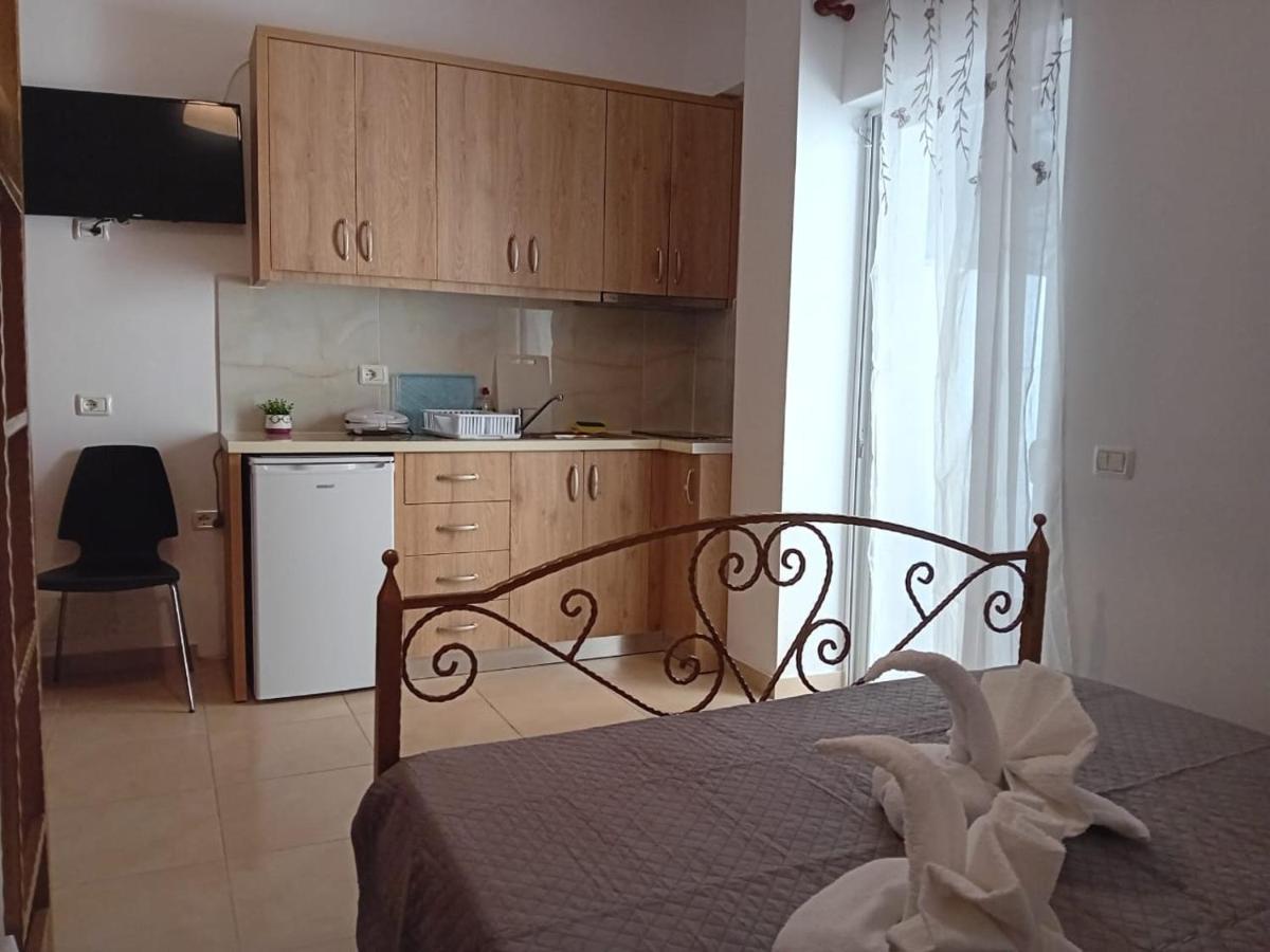Artur Apartments Himare Eksteriør bilde