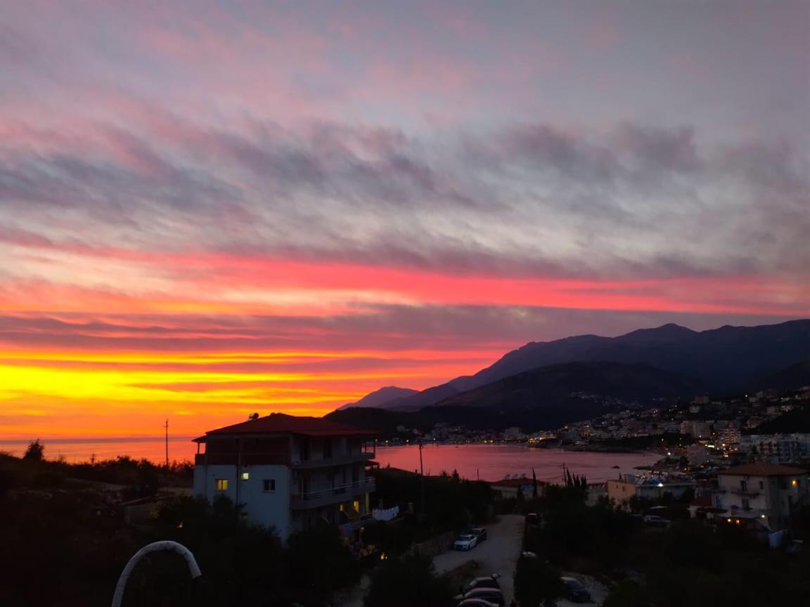Artur Apartments Himare Eksteriør bilde