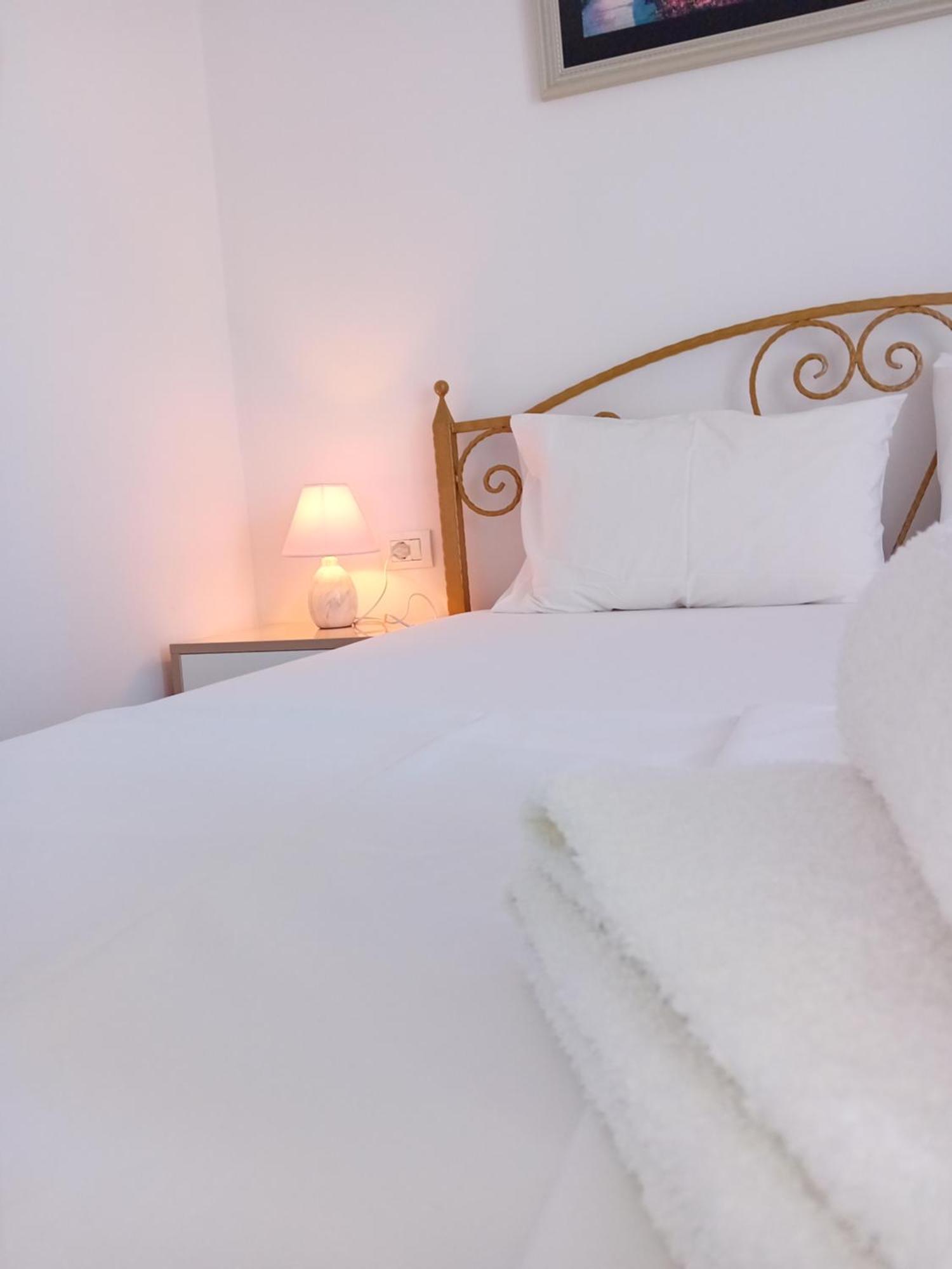 Artur Apartments Himare Eksteriør bilde