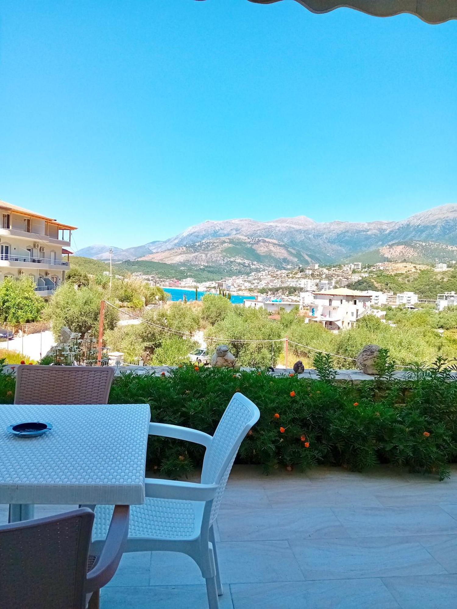 Artur Apartments Himare Eksteriør bilde