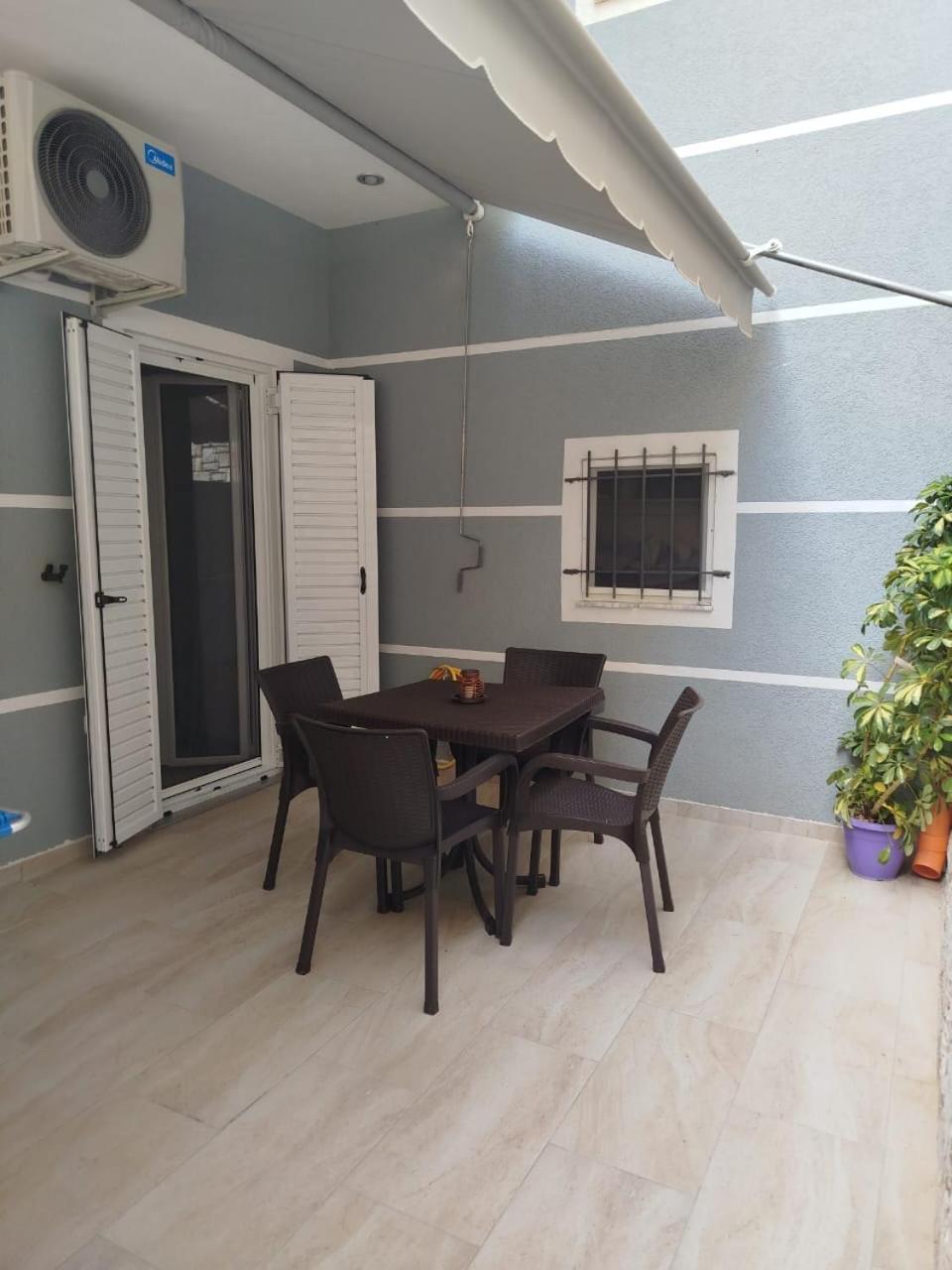 Artur Apartments Himare Eksteriør bilde
